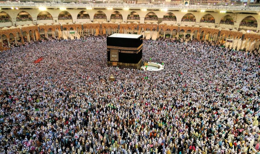 Merencanakan Perjalanan Suci: Panduan Memilih Paket Umrah yang Tepat Bersama Ayesha Tour